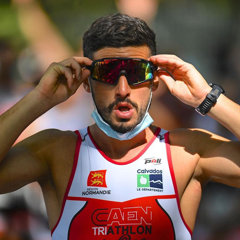 Thomas Laurent avec les Loubsol Fork 360 avant le départ d'un triathlon