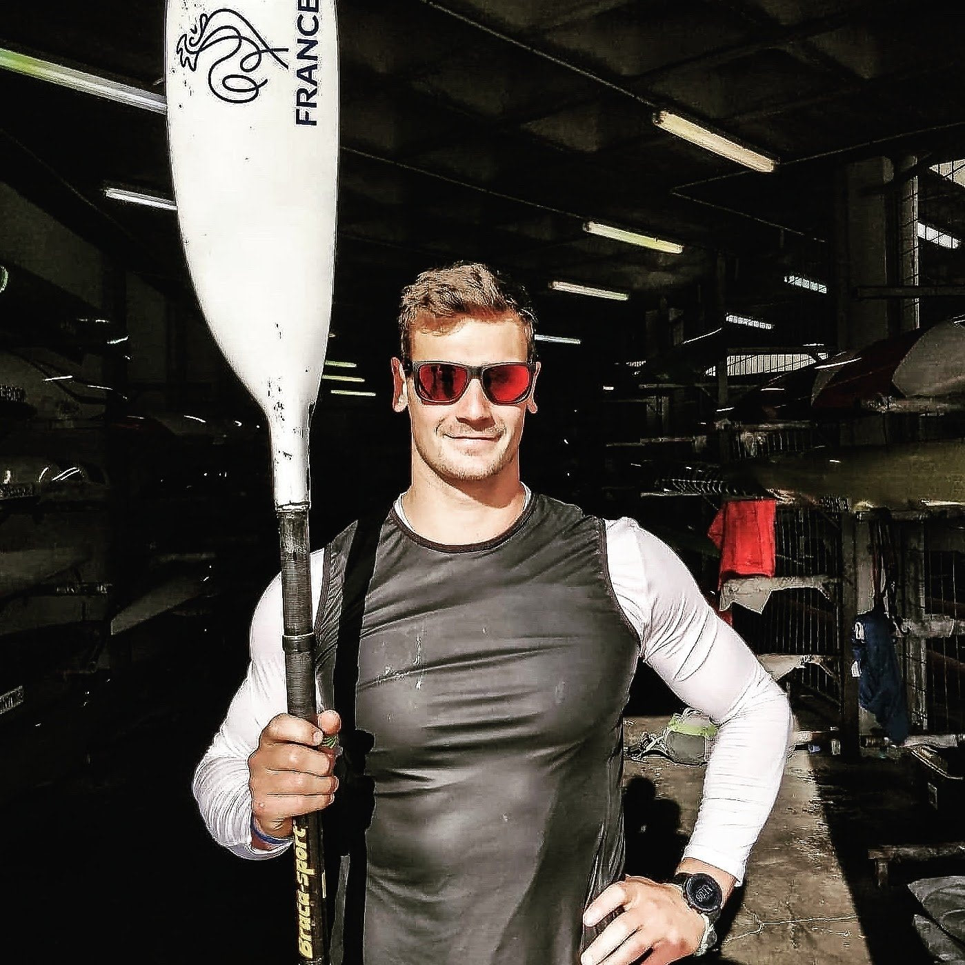 La kayakiste Guillaume LeFloch Decorchemont avec les lunettes de soleil Loubsol Androni